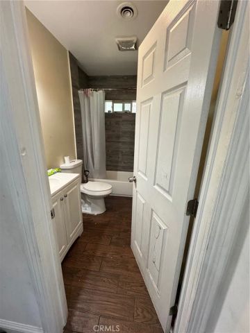 1566 Rollins, Los Angeles, CA 90063