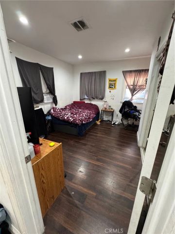 1566 Rollins, Los Angeles, CA 90063