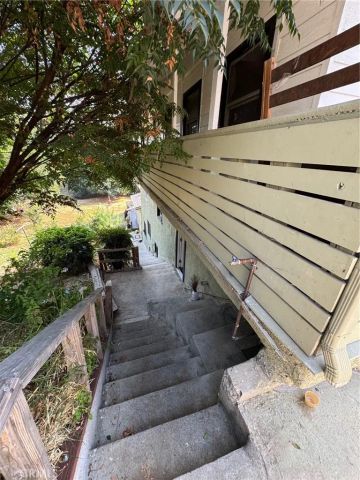 1566 Rollins, Los Angeles, CA 90063