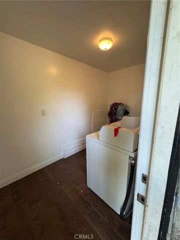 1566 Rollins, Los Angeles, CA 90063