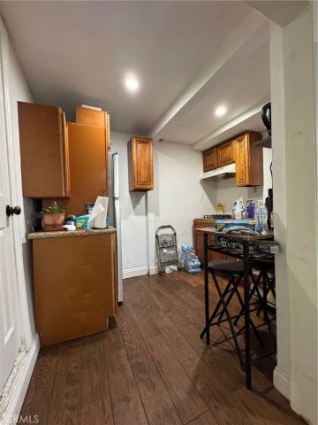 1566 Rollins, Los Angeles, CA 90063