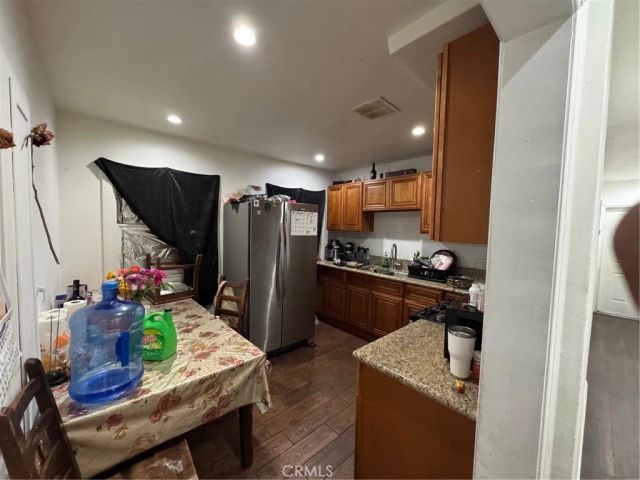 1566 Rollins, Los Angeles, CA 90063