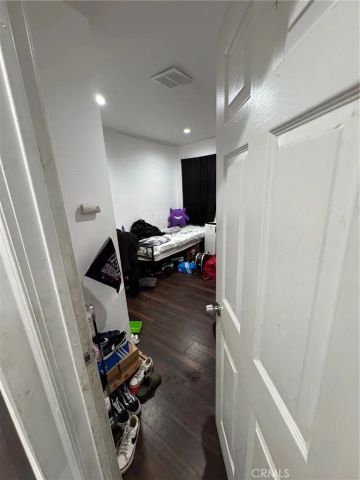 1566 Rollins, Los Angeles, CA 90063
