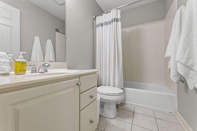 3203 Mccammon Chase Drive, Lewis Center, OH 43035