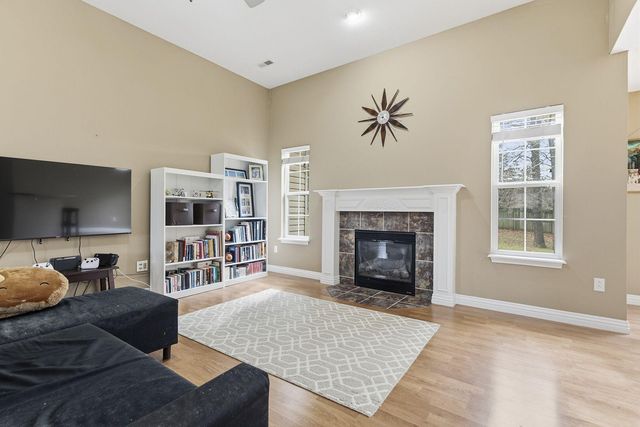 100 SEA EAGLE DR, Columbia, MO 65202