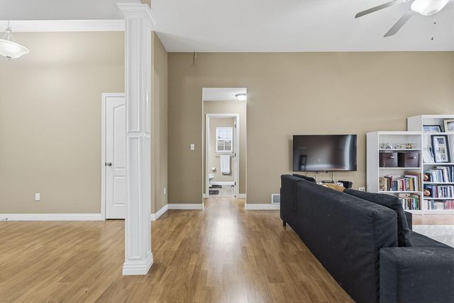 100 SEA EAGLE DR, Columbia, MO 65202