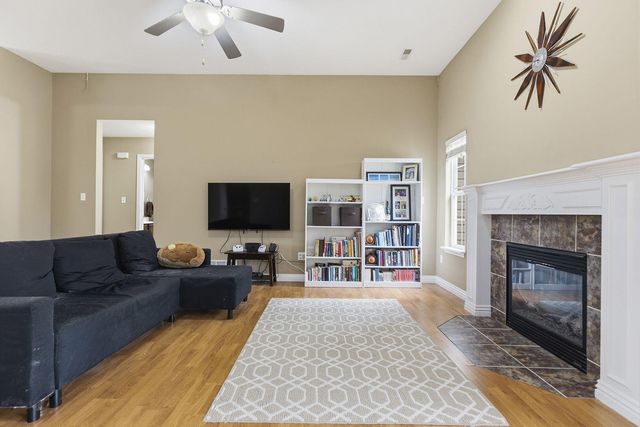 100 SEA EAGLE DR, Columbia, MO 65202