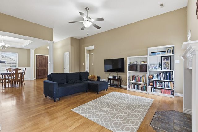 100 SEA EAGLE DR, Columbia, MO 65202