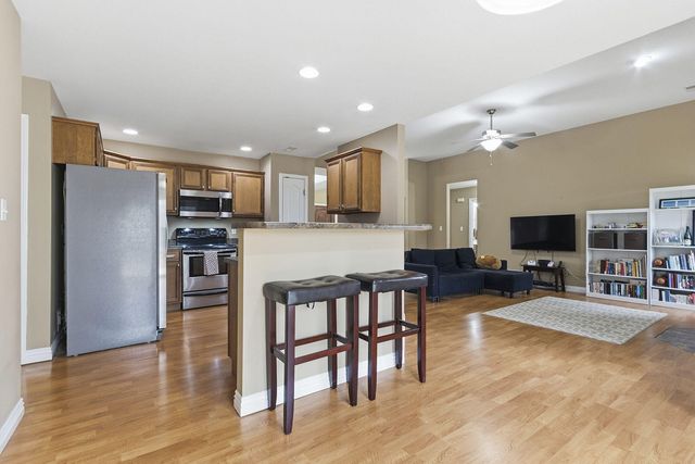 100 SEA EAGLE DR, Columbia, MO 65202