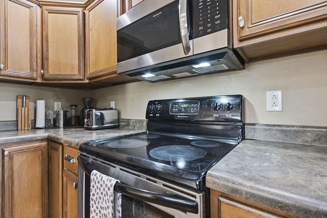 100 SEA EAGLE DR, Columbia, MO 65202