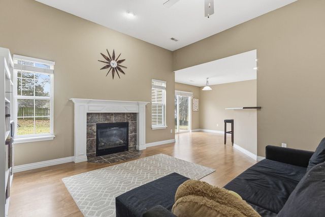 100 SEA EAGLE DR, Columbia, MO 65202