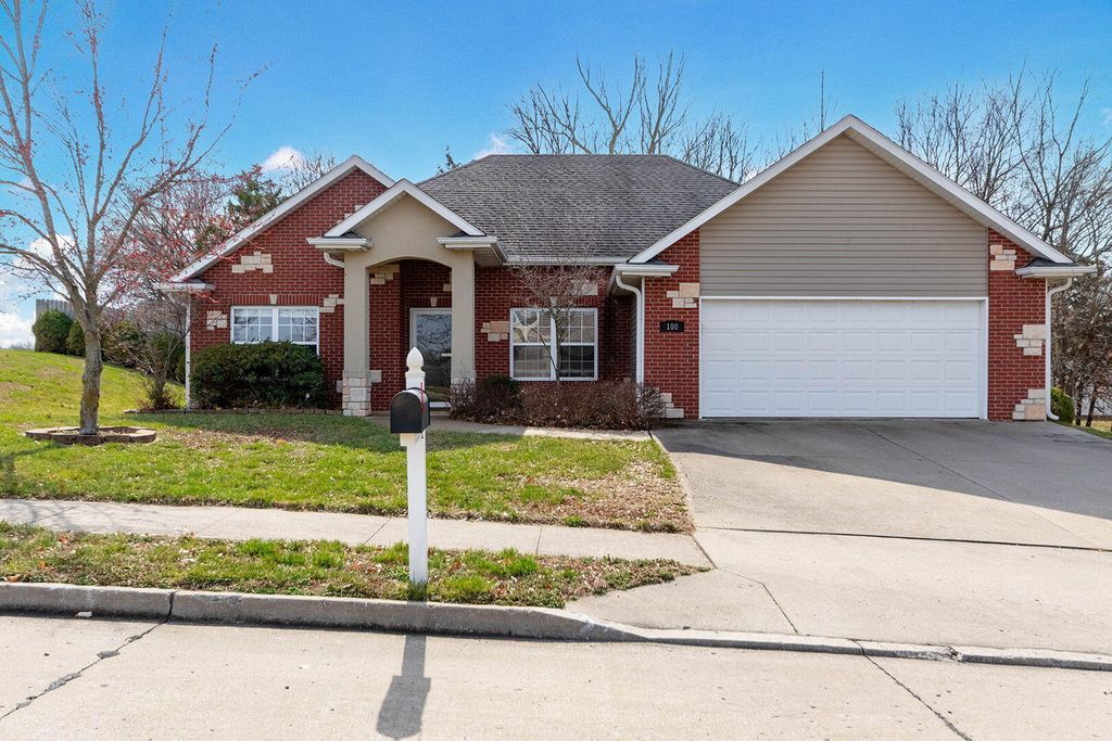 100 SEA EAGLE DR, Columbia, MO 65202
