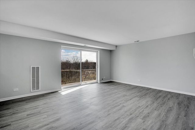 245 S Park Lane 321, Palatine, IL 60074