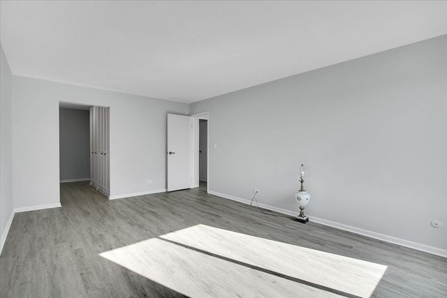 245 S Park Lane 321, Palatine, IL 60074