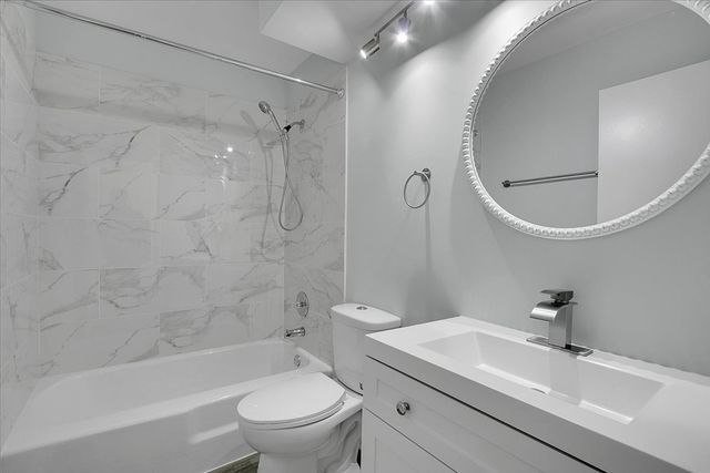 245 S Park Lane 321, Palatine, IL 60074