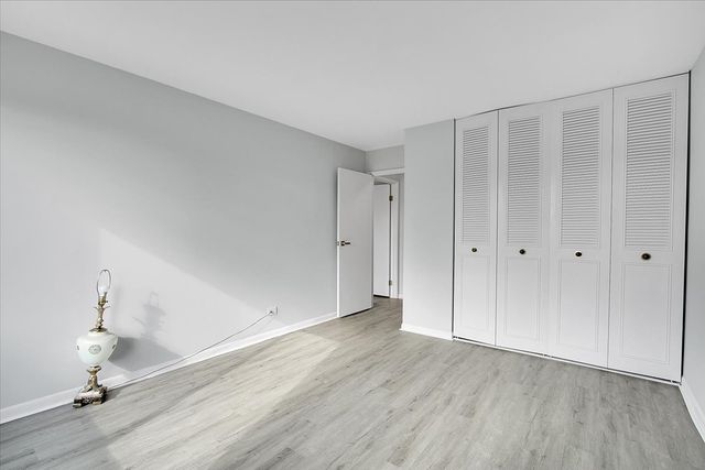 245 S Park Lane 321, Palatine, IL 60074