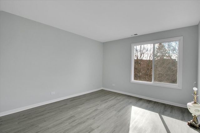 245 S Park Lane 321, Palatine, IL 60074