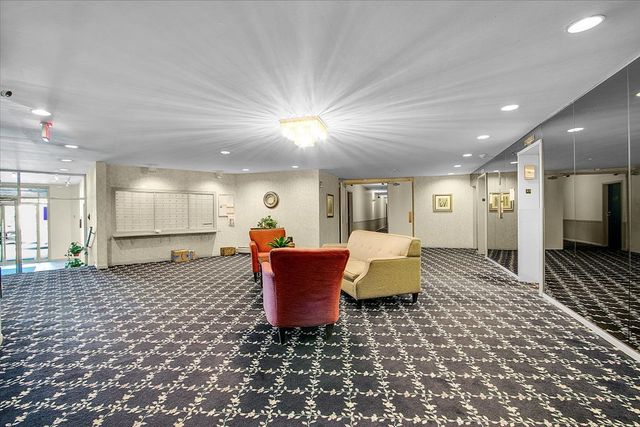 245 S Park Lane 321, Palatine, IL 60074