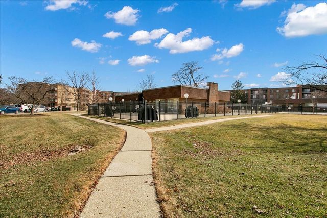 245 S Park Lane 321, Palatine, IL 60074