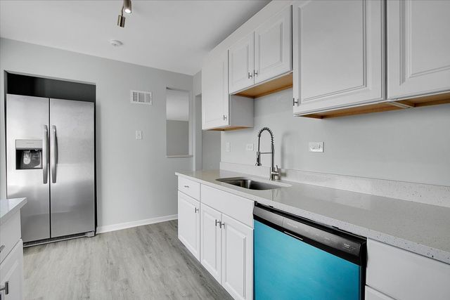 245 S Park Lane 321, Palatine, IL 60074