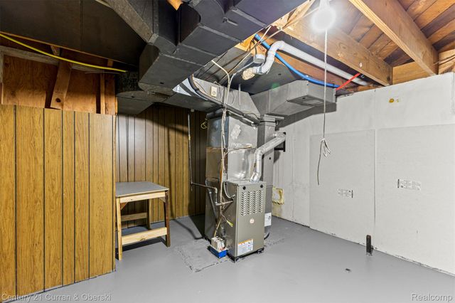8483 Riverdale Street, Dearborn Heights, MI 48127