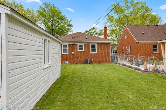 8483 Riverdale Street, Dearborn Heights, MI 48127