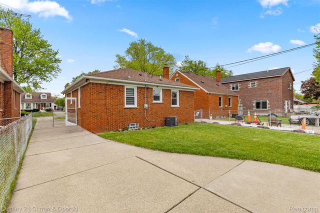 8483 Riverdale Street, Dearborn Heights, MI 48127