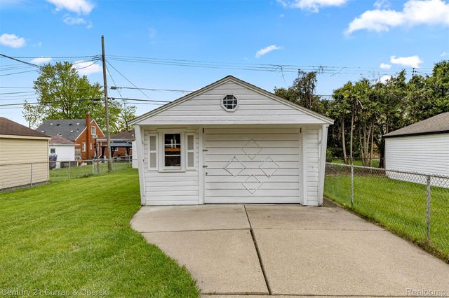 8483 Riverdale Street, Dearborn Heights, MI 48127