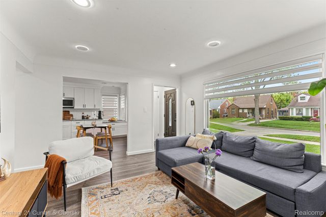 8483 Riverdale Street, Dearborn Heights, MI 48127