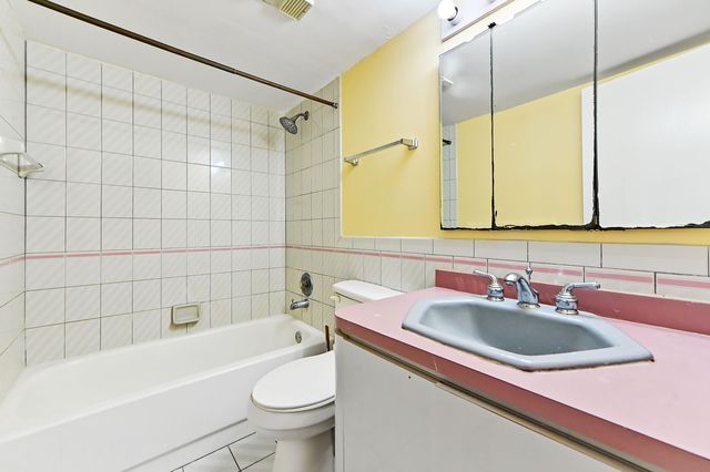 2820 Tennis Club Drive 401, West Palm Beach, FL 33417
