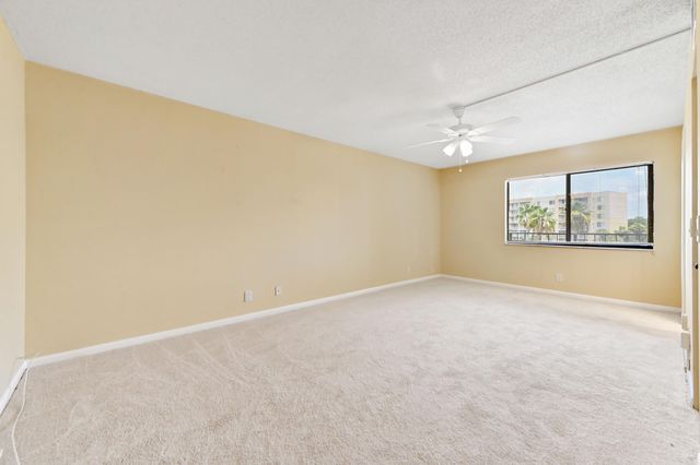 2820 Tennis Club Drive 401, West Palm Beach, FL 33417