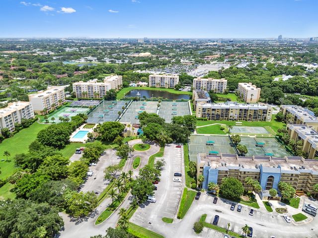 2820 Tennis Club Drive 401, West Palm Beach, FL 33417