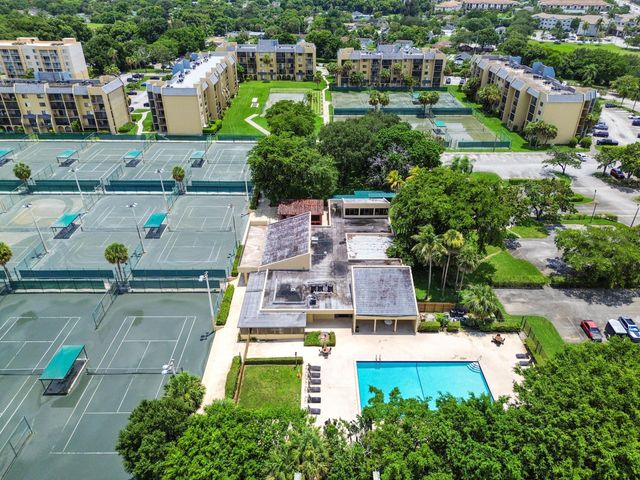 2820 Tennis Club Drive 401, West Palm Beach, FL 33417