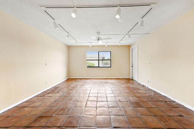 2820 Tennis Club Drive 401, West Palm Beach, FL 33417