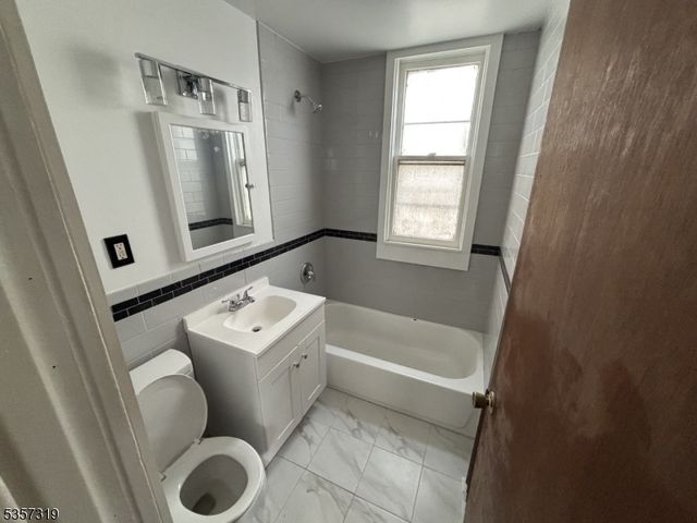 262 Schley St, Newark City, NJ 07112