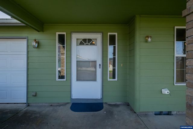 1298 Kees St, Lebanon, OR 97355