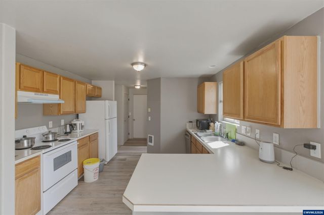 1298 Kees St, Lebanon, OR 97355