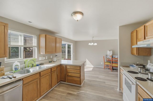 1298 Kees St, Lebanon, OR 97355