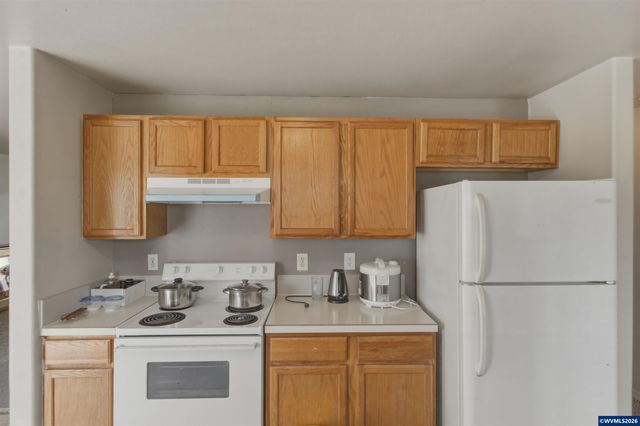 1298 Kees St, Lebanon, OR 97355