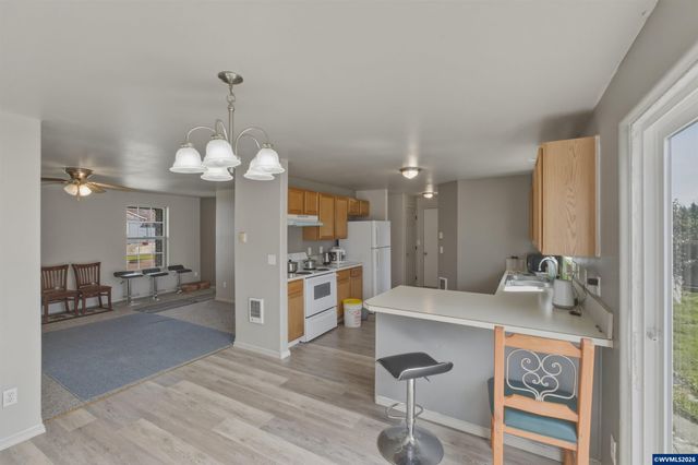 1298 Kees St, Lebanon, OR 97355