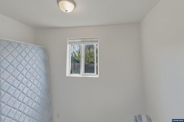 1298 Kees St, Lebanon, OR 97355