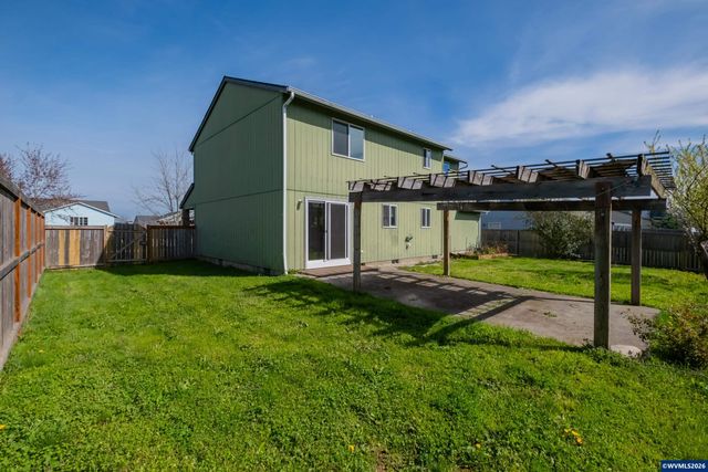 1298 Kees St, Lebanon, OR 97355