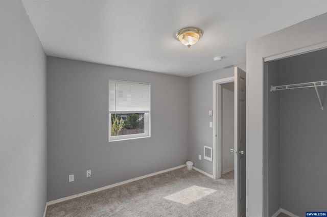 1298 Kees St, Lebanon, OR 97355