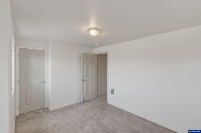 1298 Kees St, Lebanon, OR 97355