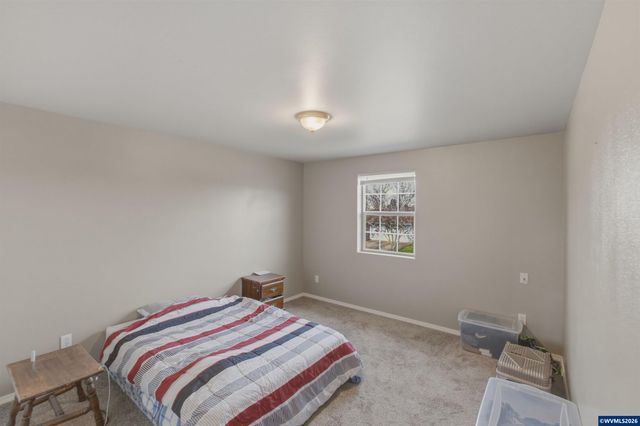 1298 Kees St, Lebanon, OR 97355