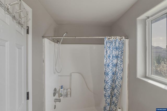 1298 Kees St, Lebanon, OR 97355