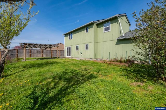 1298 Kees St, Lebanon, OR 97355