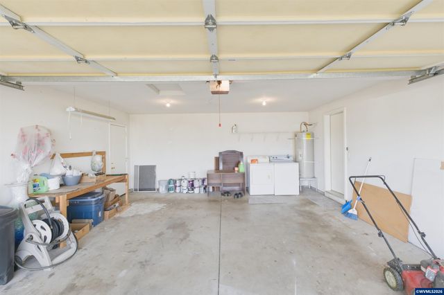 1298 Kees St, Lebanon, OR 97355