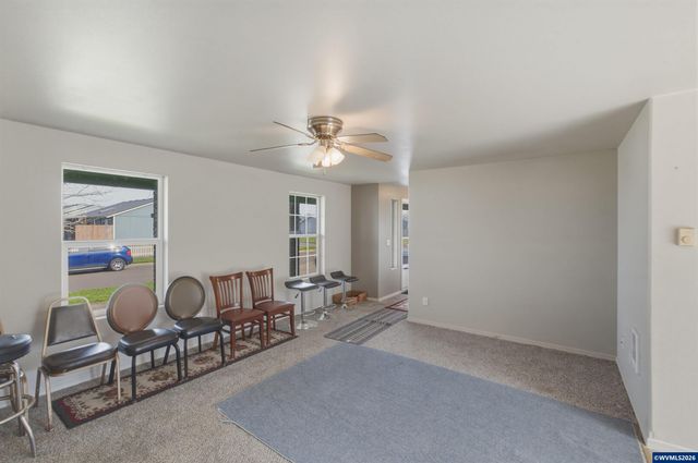 1298 Kees St, Lebanon, OR 97355