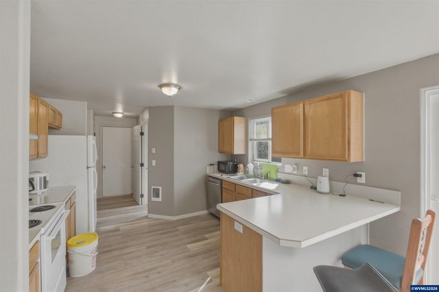 1298 Kees St, Lebanon, OR 97355